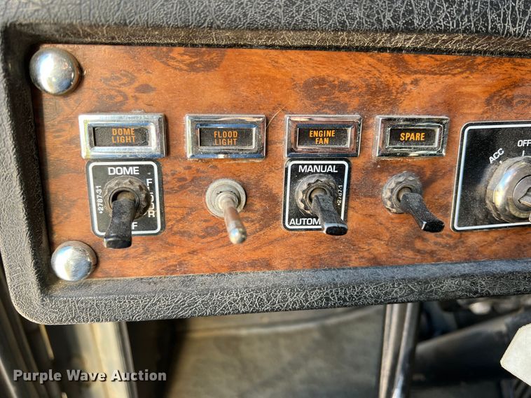 image for item DO8857 1999 Kenworth W900  semi truck