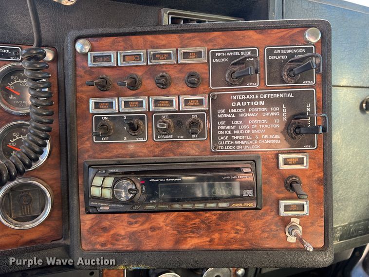 image for item DO8857 1999 Kenworth W900  semi truck