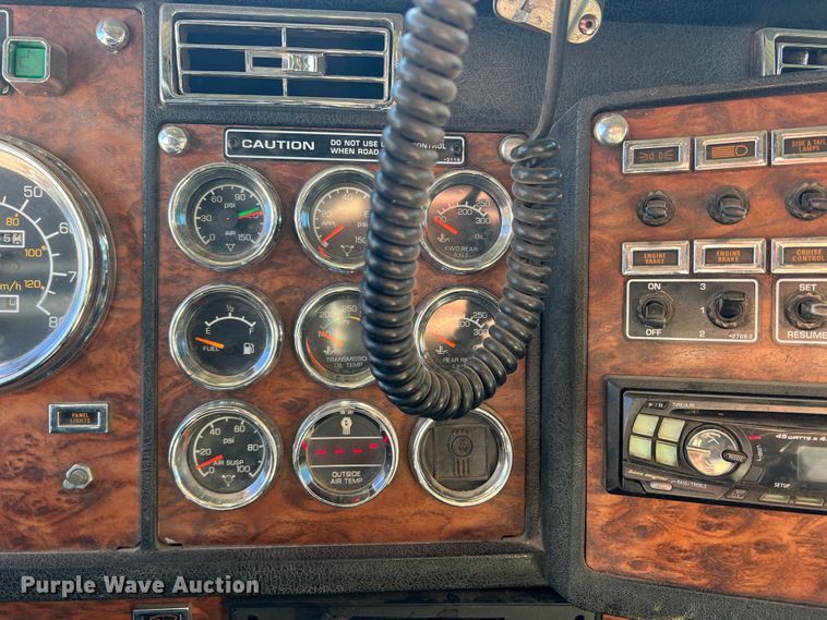 image for item DO8857 1999 Kenworth W900  semi truck