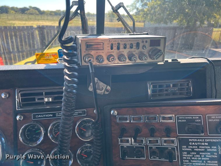 image for item DO8857 1999 Kenworth W900  semi truck