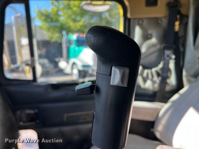 image for item DO8857 1999 Kenworth W900  semi truck