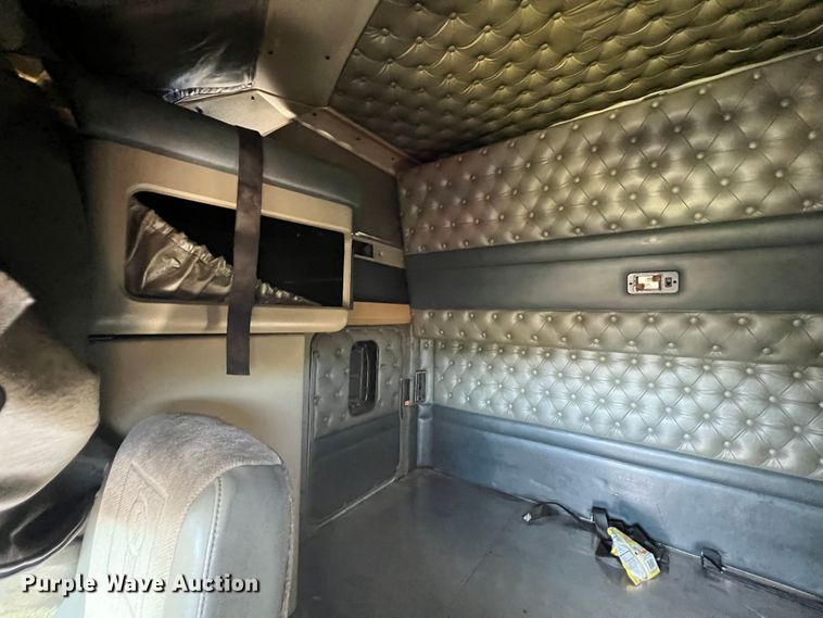 image for item DO8857 1999 Kenworth W900  semi truck