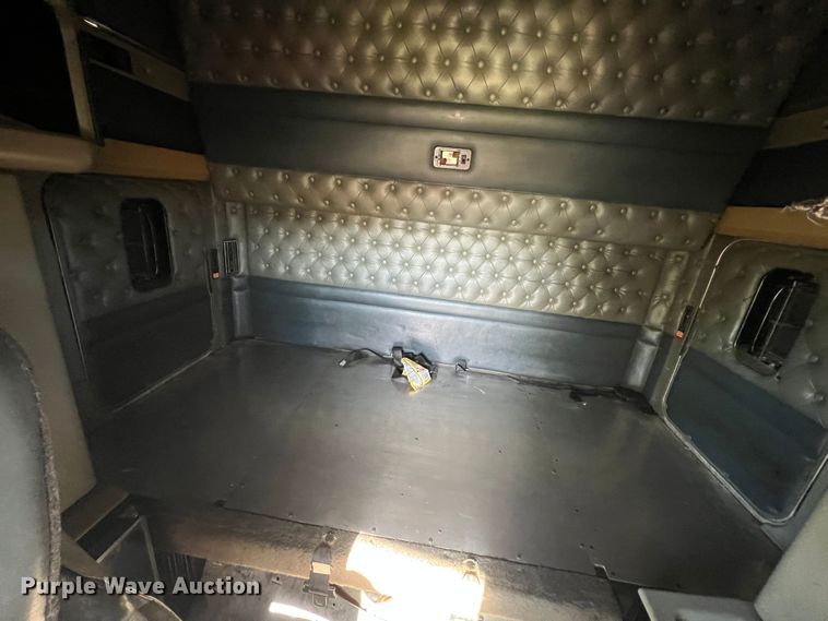 image for item DO8857 1999 Kenworth W900  semi truck