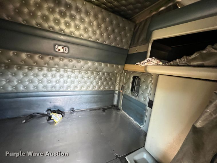 image for item DO8857 1999 Kenworth W900  semi truck