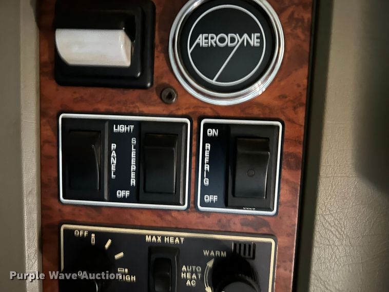 image for item DO8857 1999 Kenworth W900  semi truck