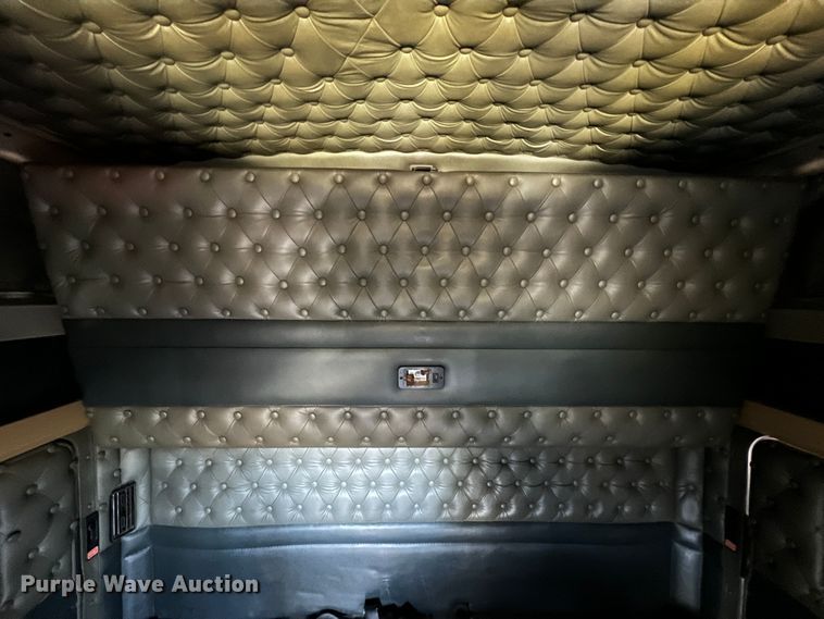 image for item DO8857 1999 Kenworth W900  semi truck