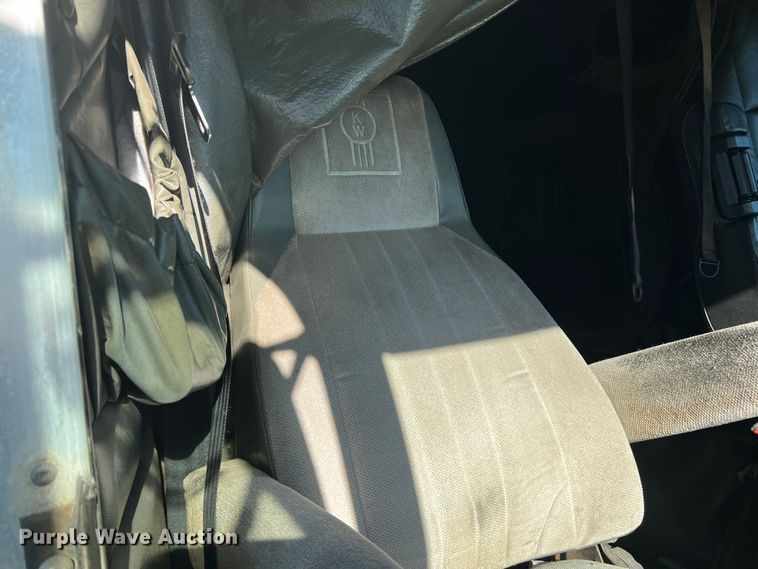 image for item DO8857 1999 Kenworth W900  semi truck