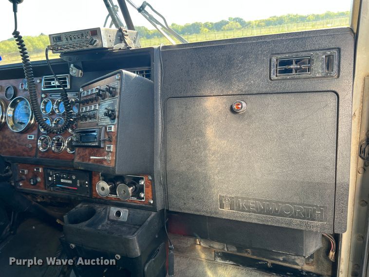 image for item DO8857 1999 Kenworth W900  semi truck