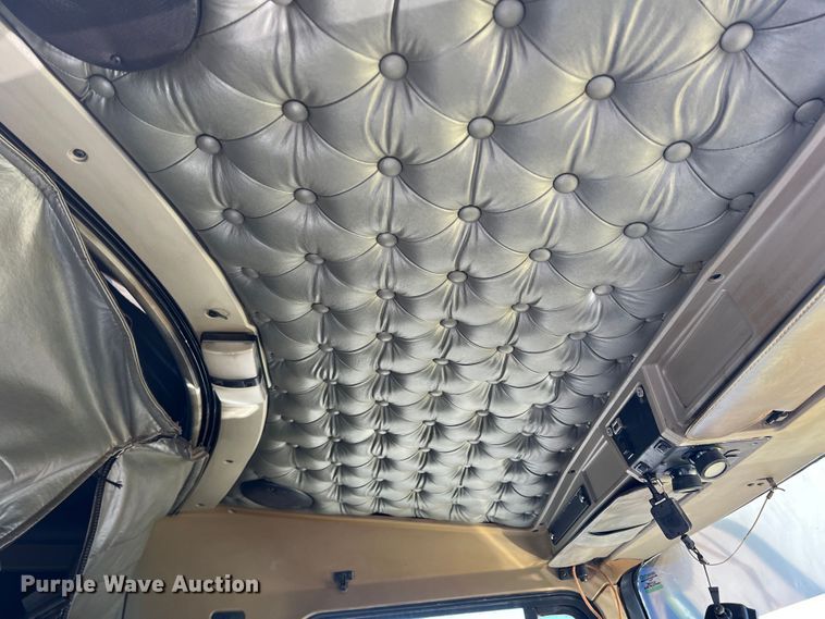 image for item DO8857 1999 Kenworth W900  semi truck