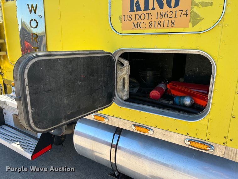 image for item DO8857 1999 Kenworth W900  semi truck