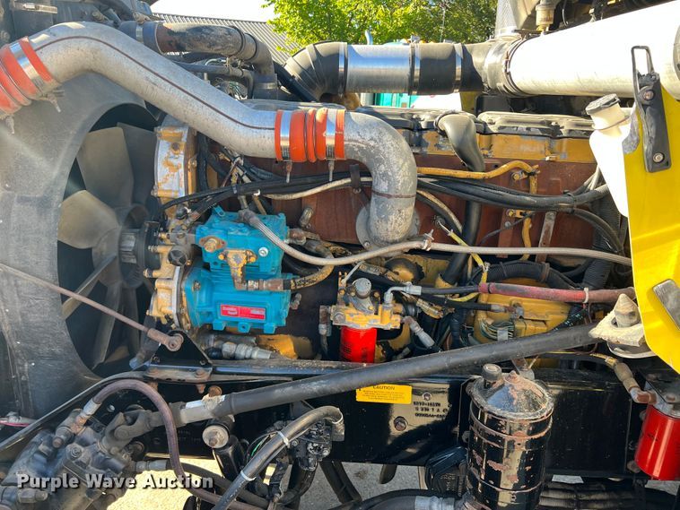 image for item DO8857 1999 Kenworth W900  semi truck