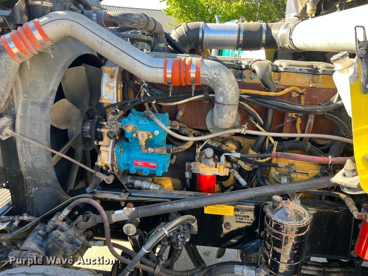 image for item DO8857 1999 Kenworth W900  semi truck