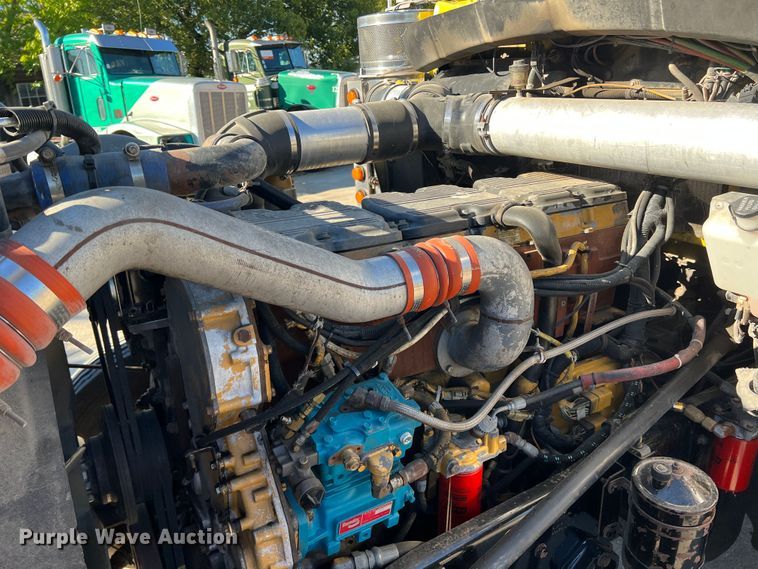 image for item DO8857 1999 Kenworth W900  semi truck