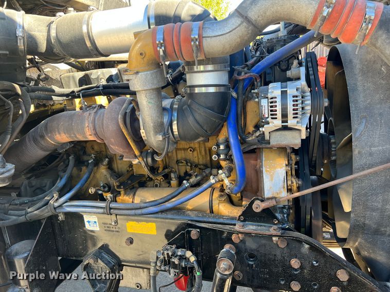 image for item DO8857 1999 Kenworth W900  semi truck