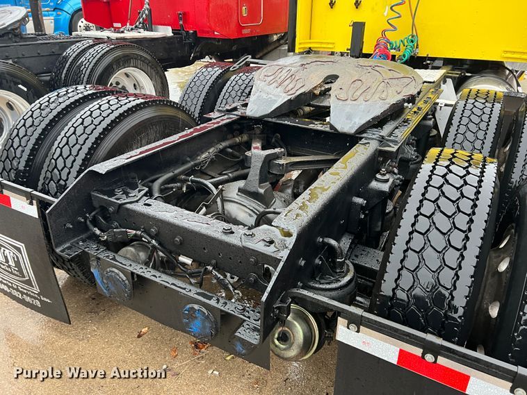 image for item DO8857 1999 Kenworth W900  semi truck