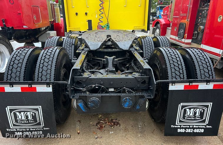 image for item DO8857 1999 Kenworth W900  semi truck