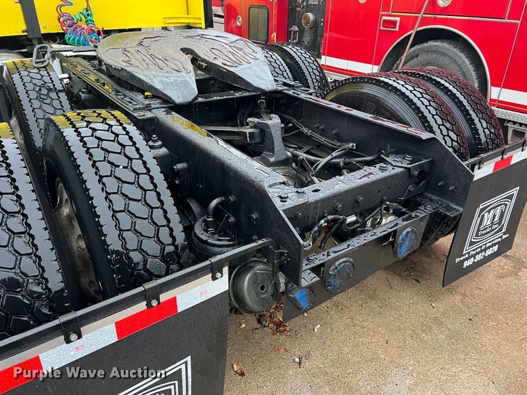 image for item DO8857 1999 Kenworth W900  semi truck