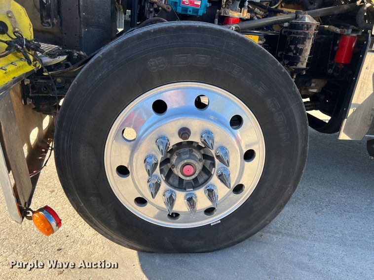 image for item DO8857 1999 Kenworth W900  semi truck