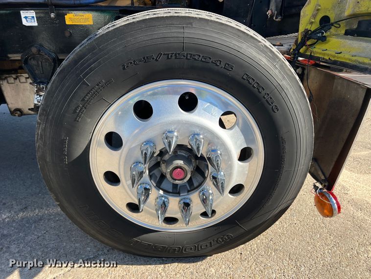 image for item DO8857 1999 Kenworth W900  semi truck