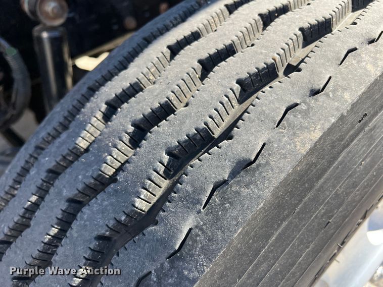 image for item DO8857 1999 Kenworth W900  semi truck