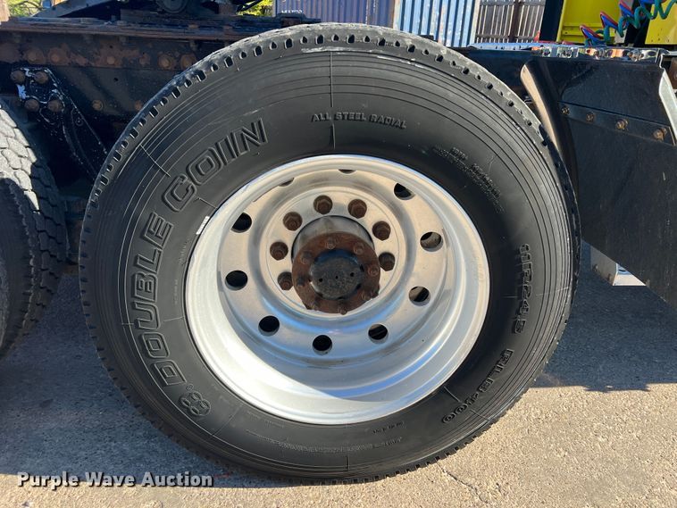 image for item DO8857 1999 Kenworth W900  semi truck