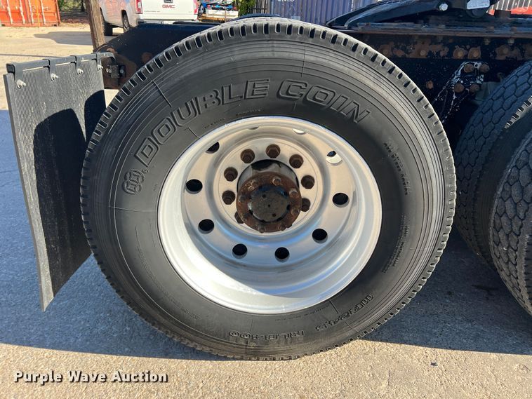 image for item DO8857 1999 Kenworth W900  semi truck