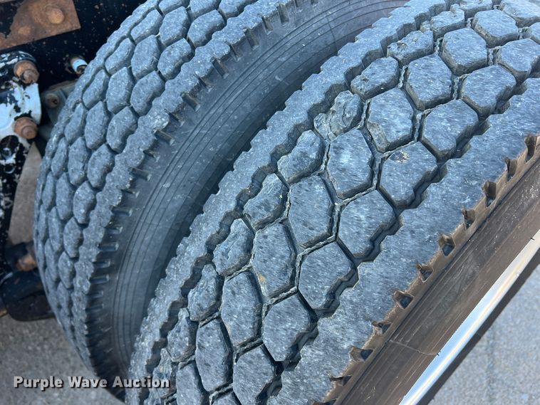 image for item DO8857 1999 Kenworth W900  semi truck