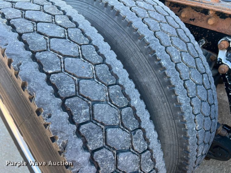 image for item DO8857 1999 Kenworth W900  semi truck