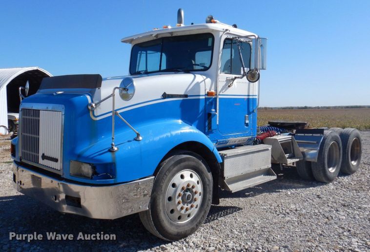 image for item DP0392 1997 International 9400  semi truck