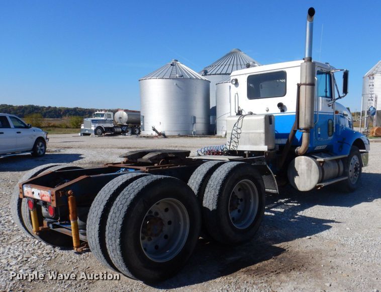 image for item DP0392 1997 International 9400  semi truck