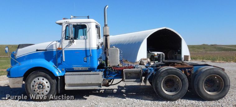 image for item DP0392 1997 International 9400  semi truck