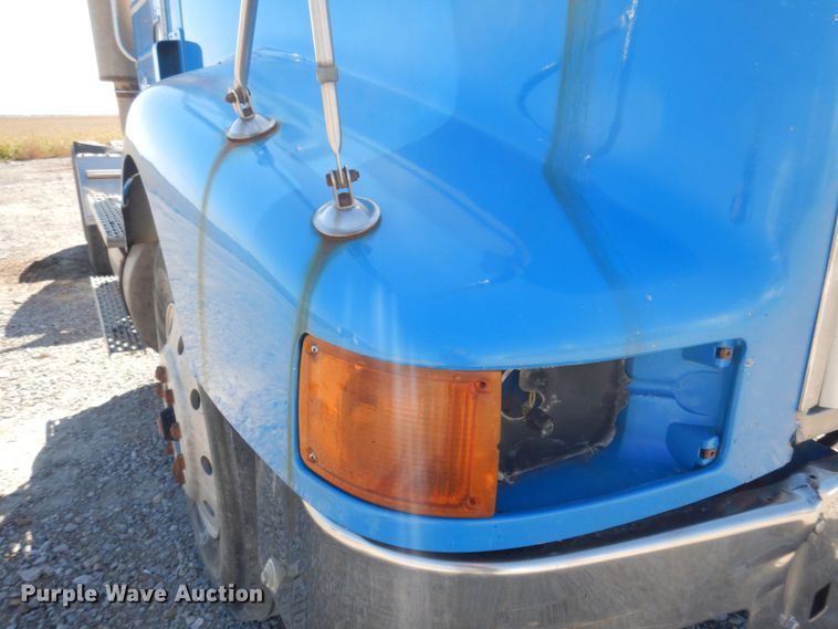 image for item DP0392 1997 International 9400  semi truck