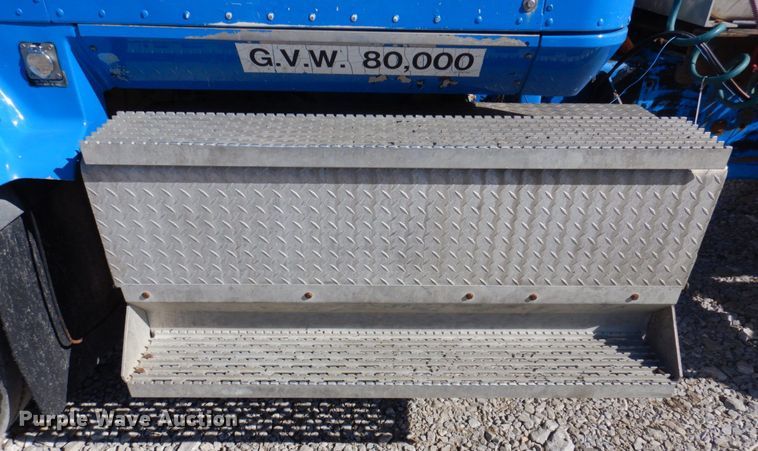 image for item DP0392 1997 International 9400  semi truck