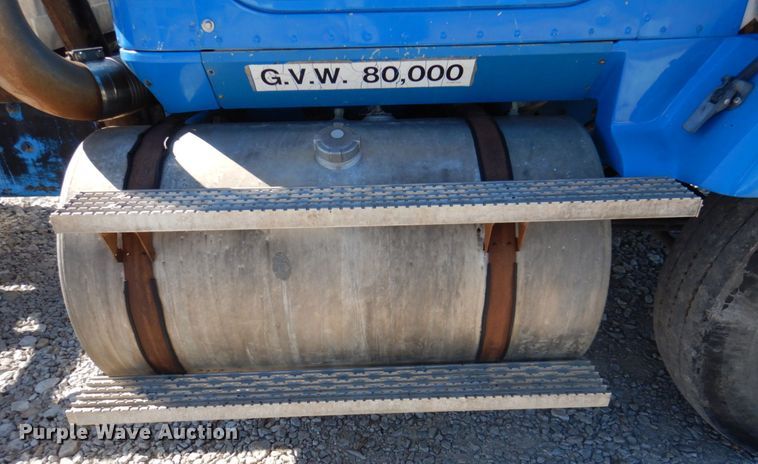 image for item DP0392 1997 International 9400  semi truck