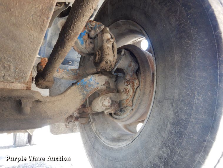 image for item DP0392 1997 International 9400  semi truck