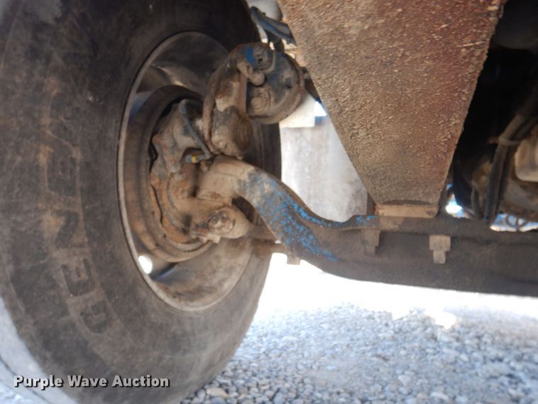 image for item DP0392 1997 International 9400  semi truck