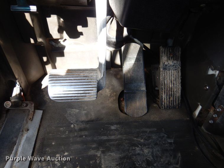 image for item DP0392 1997 International 9400  semi truck