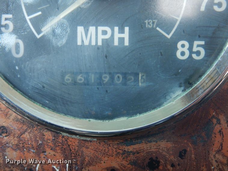 image for item DP0392 1997 International 9400  semi truck