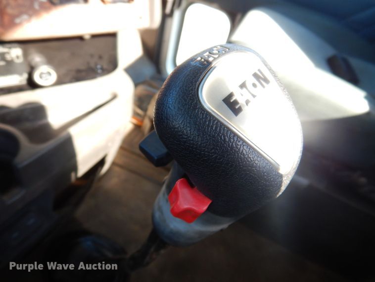 image for item DP0392 1997 International 9400  semi truck