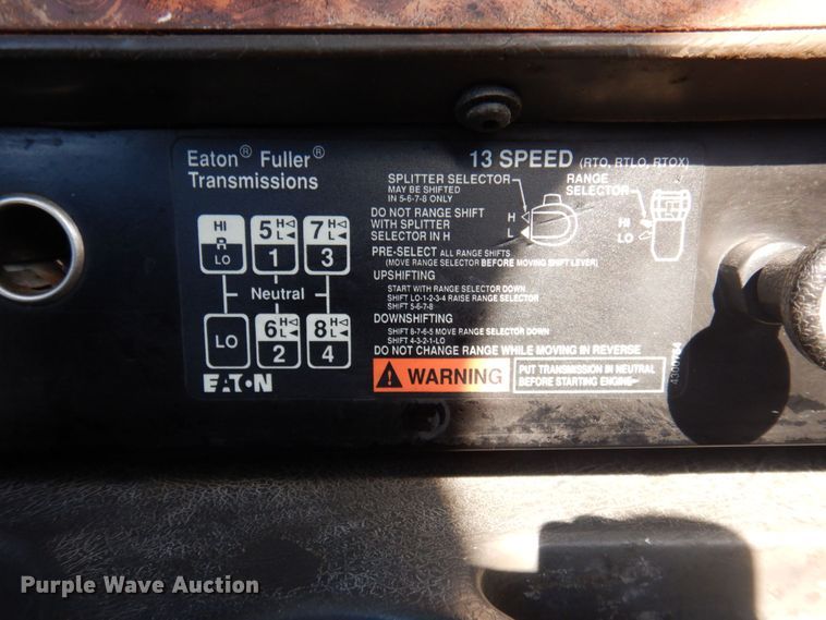 image for item DP0392 1997 International 9400  semi truck