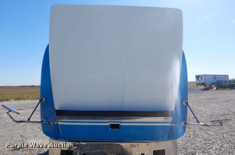 image for item DP0392 1997 International 9400  semi truck