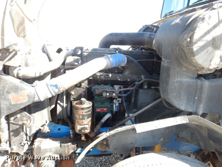 image for item DP0392 1997 International 9400  semi truck