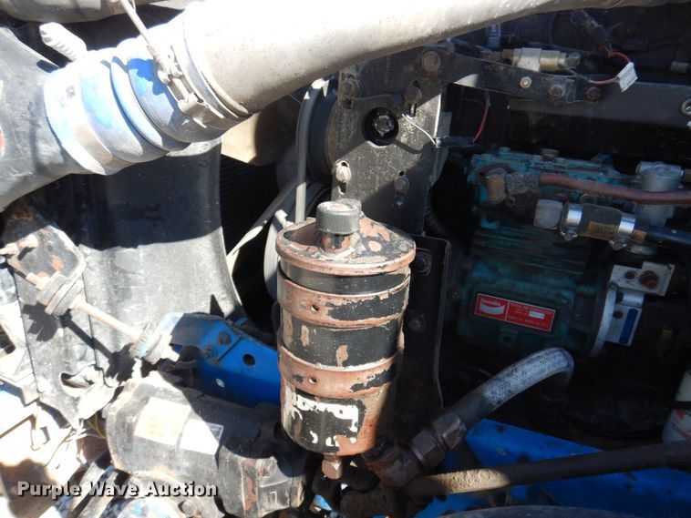 image for item DP0392 1997 International 9400  semi truck