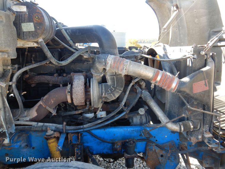 image for item DP0392 1997 International 9400  semi truck