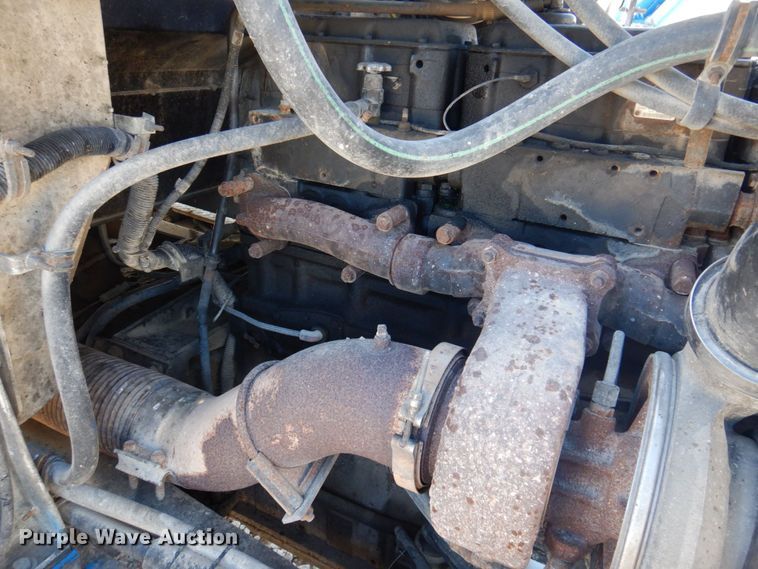 image for item DP0392 1997 International 9400  semi truck