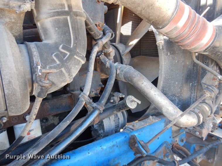 image for item DP0392 1997 International 9400  semi truck