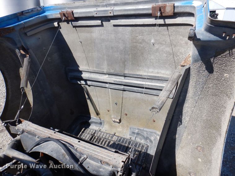 image for item DP0392 1997 International 9400  semi truck