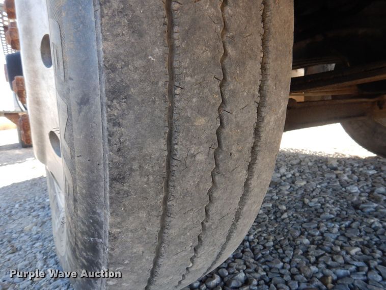 image for item DP0392 1997 International 9400  semi truck