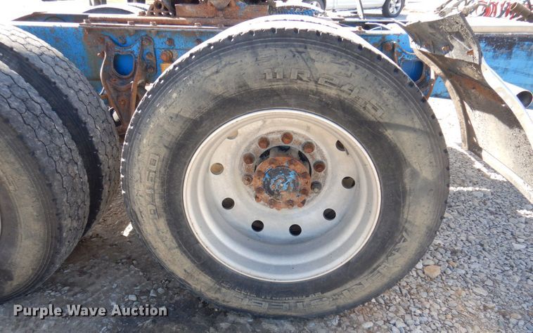 image for item DP0392 1997 International 9400  semi truck