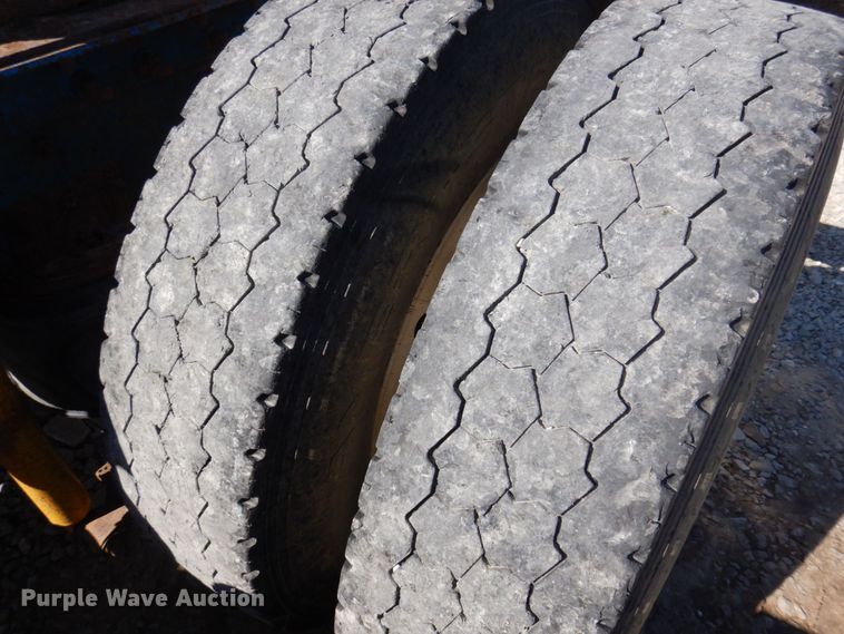 image for item DP0392 1997 International 9400  semi truck